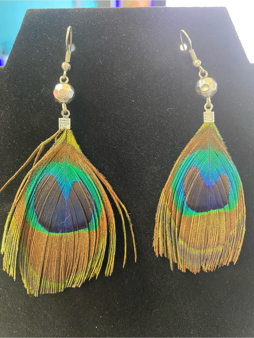 Boho Peacock Feather Drop Dangle Earrings Iridescent Blue & Green Accent - Picture 10 of 11